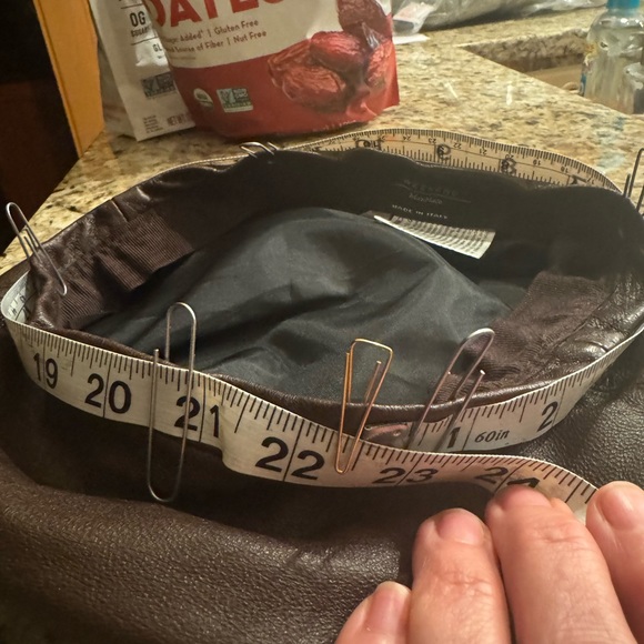 WEEKEND MaxMara chocolate brown leather beret. Made in Italy. Gently worn. - Picture 8 of 8